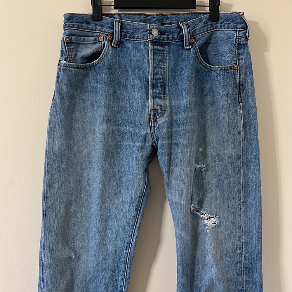 Levi’s Men’s 501 Light Wash Distressed Straight Leg Jeans Size 34 X 36 - Picture 2 of 13